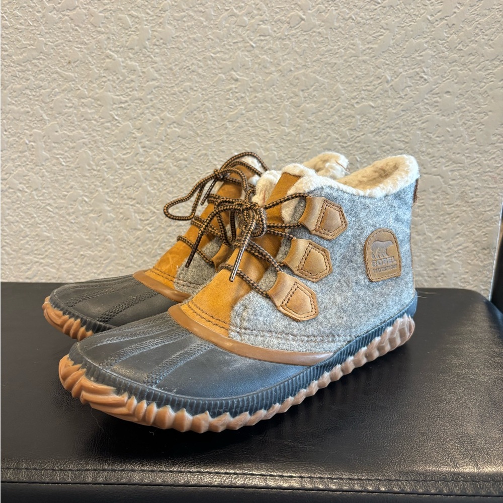Sorel Women’s Gray and Tan Cozy Boots